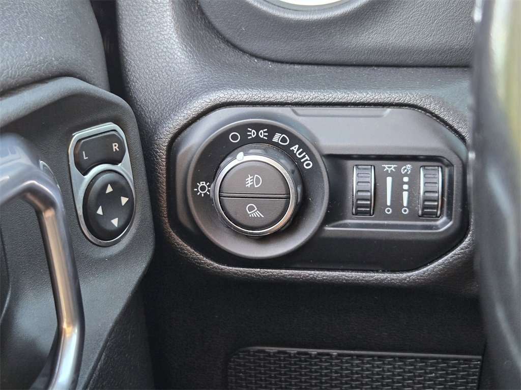 Used 2020 Jeep Gladiator Overland w/ Popular Equipment Package image 22