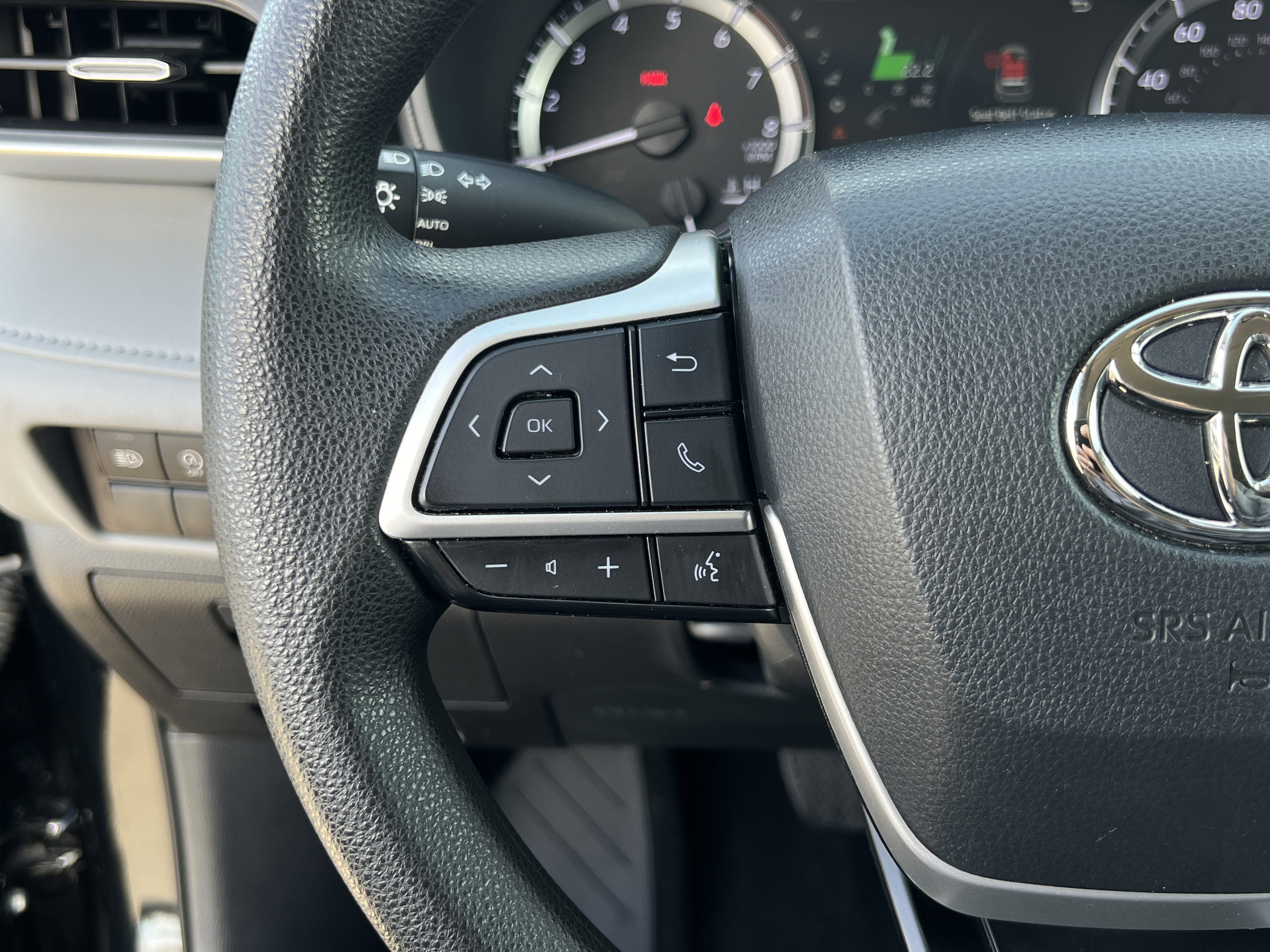 Used 2023 Toyota Highlander L image 17