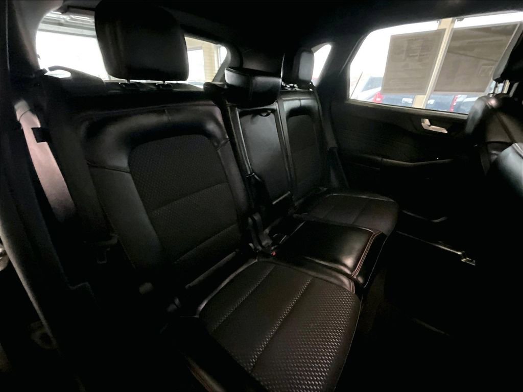 Used 2025 Ford Escape ST-Line AWD/4WD image 16