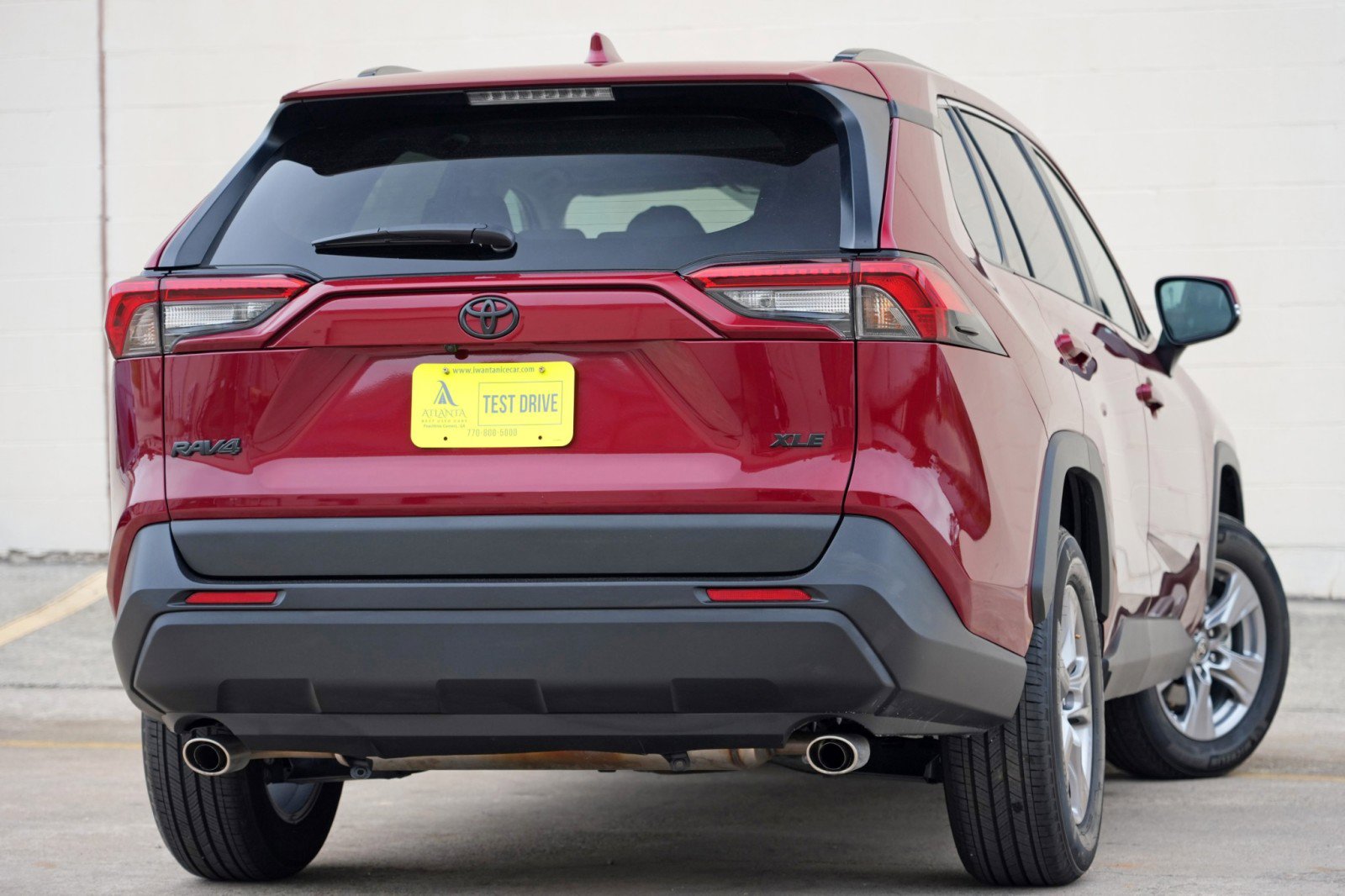 Used 2025 Toyota RAV4 XLE w/ Convenience Package FWD image 4