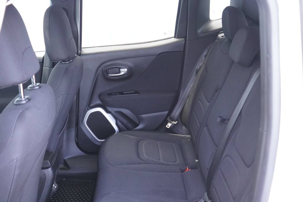 Used 2019 Jeep Renegade Latitude w/ Cold Weather Group FWD image 27