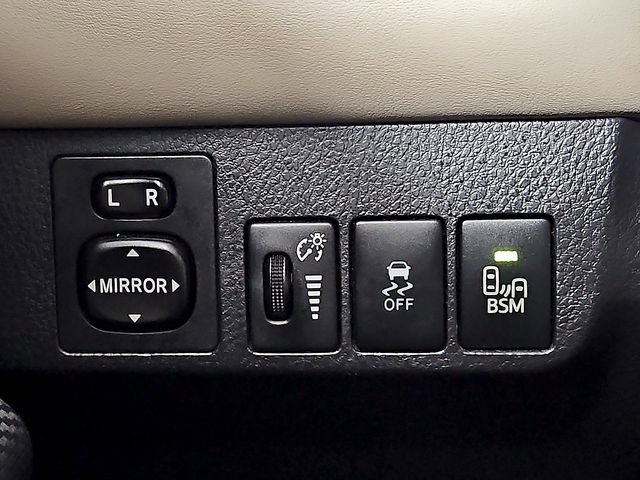 Used 2015 Toyota RAV4 Limited w/ Technology Package image 25