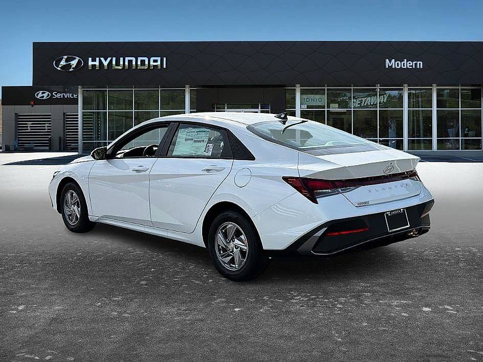 New 2026 Hyundai Elantra SE FWD image 4