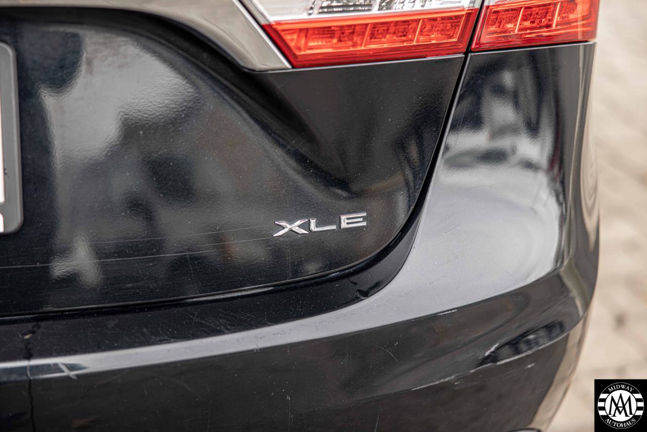 Used 2014 Toyota Avalon XLE Touring image 16