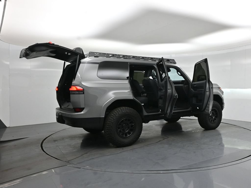 Used 2025 Lexus GX 550 AWD/4WD image 4