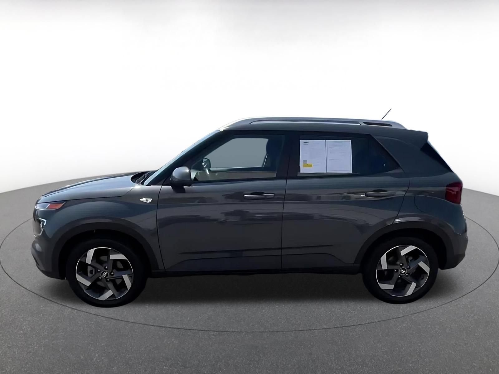 Used 2026 Hyundai Venue SEL FWD image 8