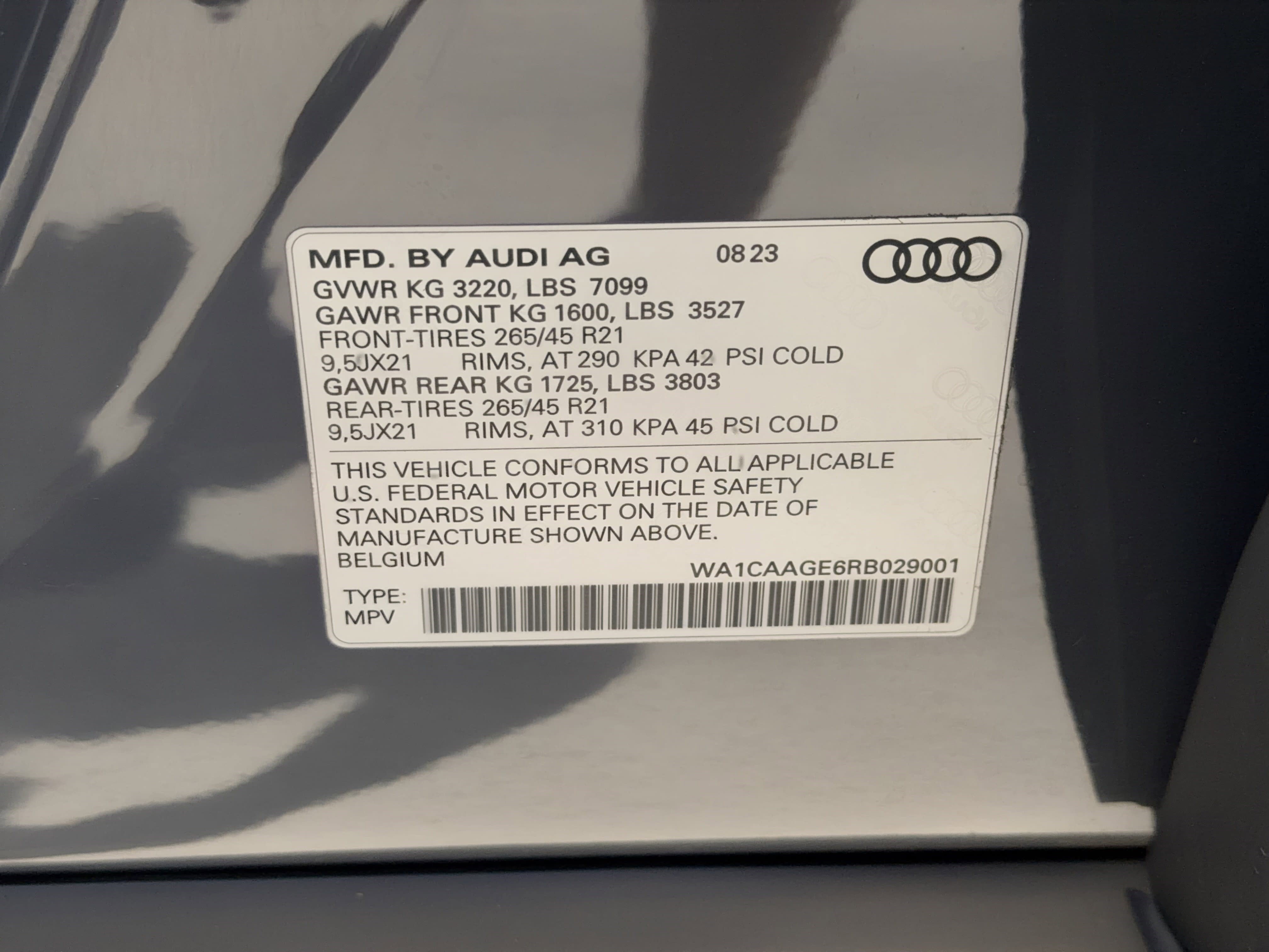 Used 2024 Audi Q8 e-tron Premium Plus w/ Premium Plus Package image 27