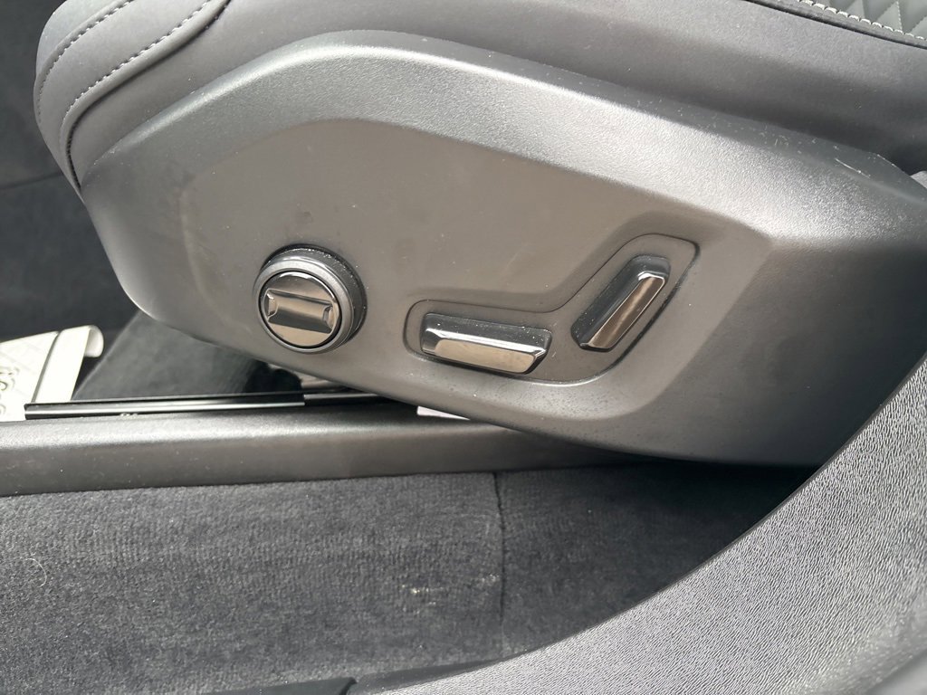 Certified 2025 Volvo XC90 B6 Plus image 21