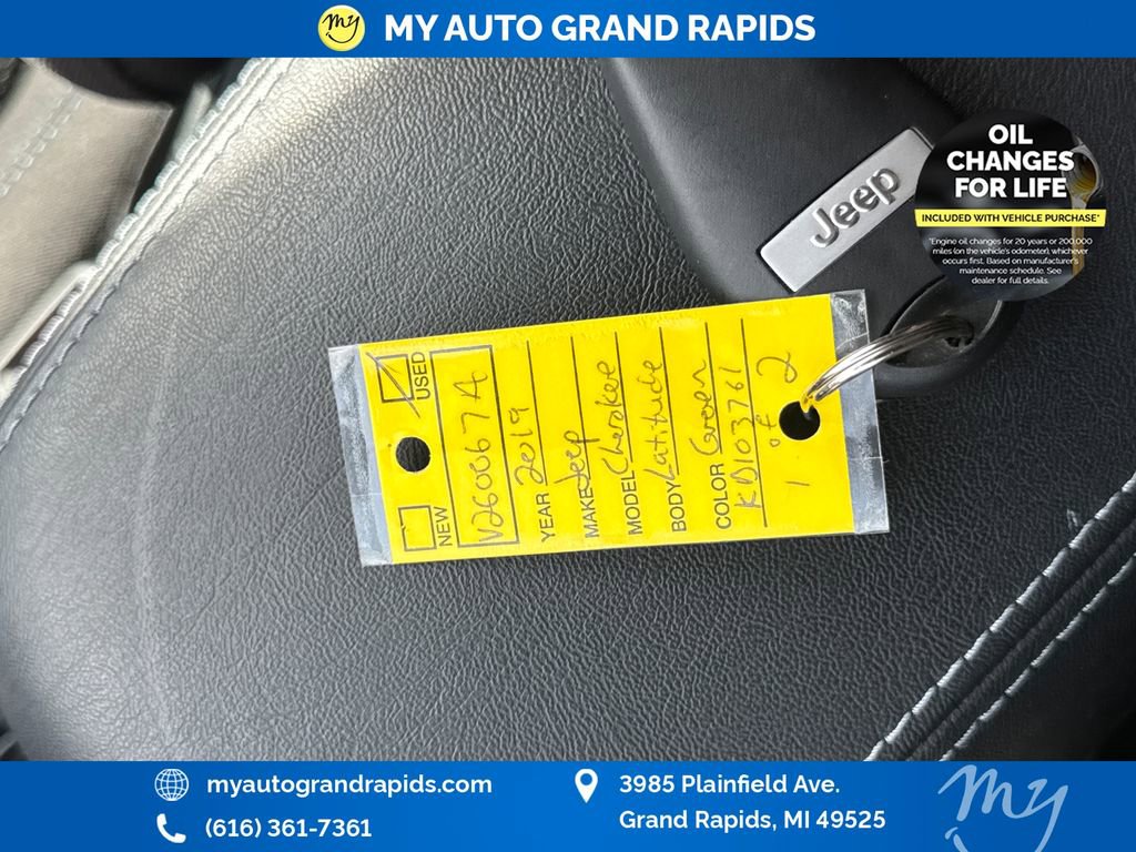 Used 2019 Jeep Cherokee Latitude w/ Cold Weather Group AWD/4WD image 36