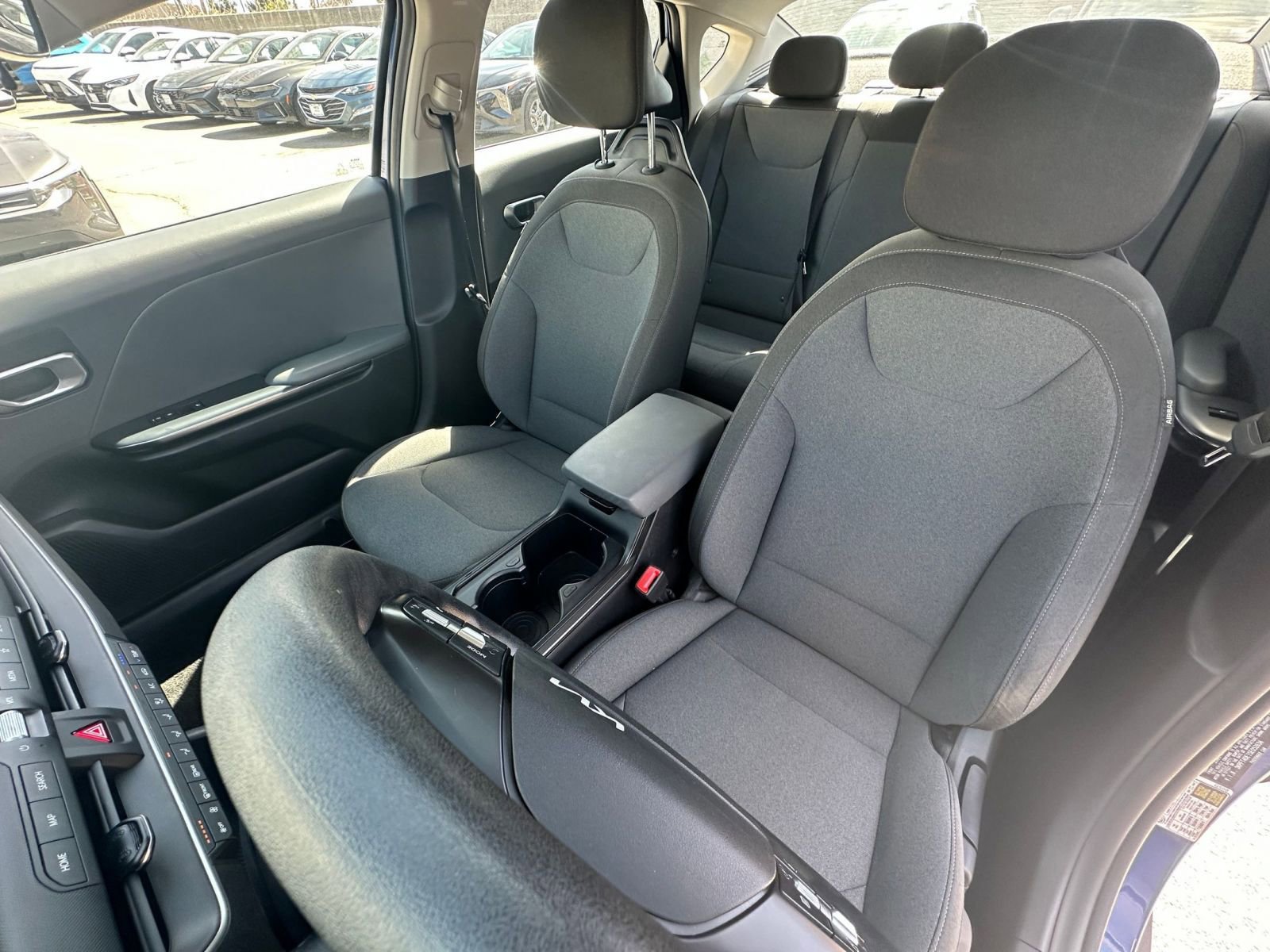 Used 2025 Kia K4 LXS image 35