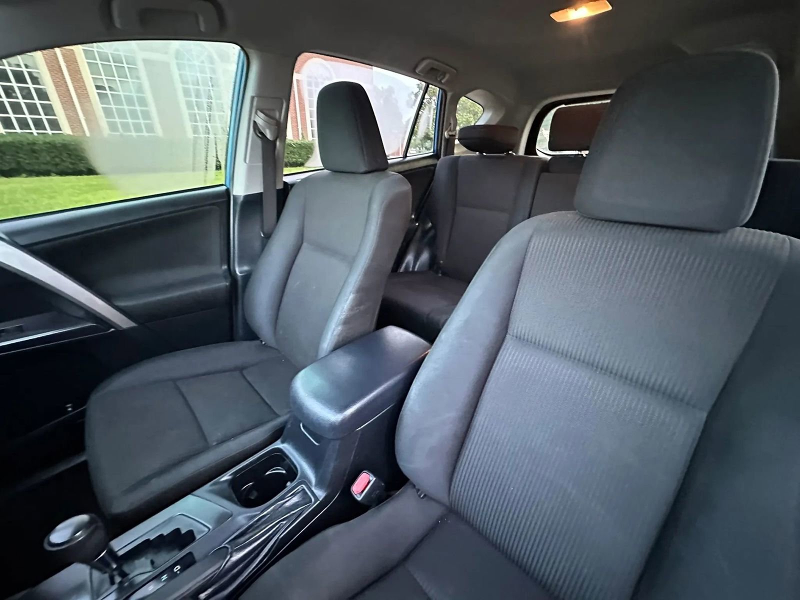 Used 2018 Toyota RAV4 LE FWD image 12