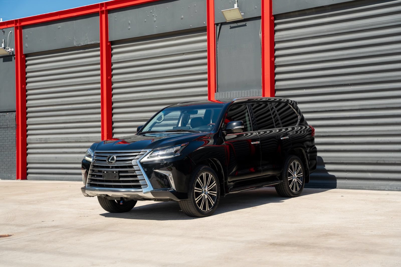 Used 2019 Lexus LX 570 4WD w/ Luxury Package image 1
