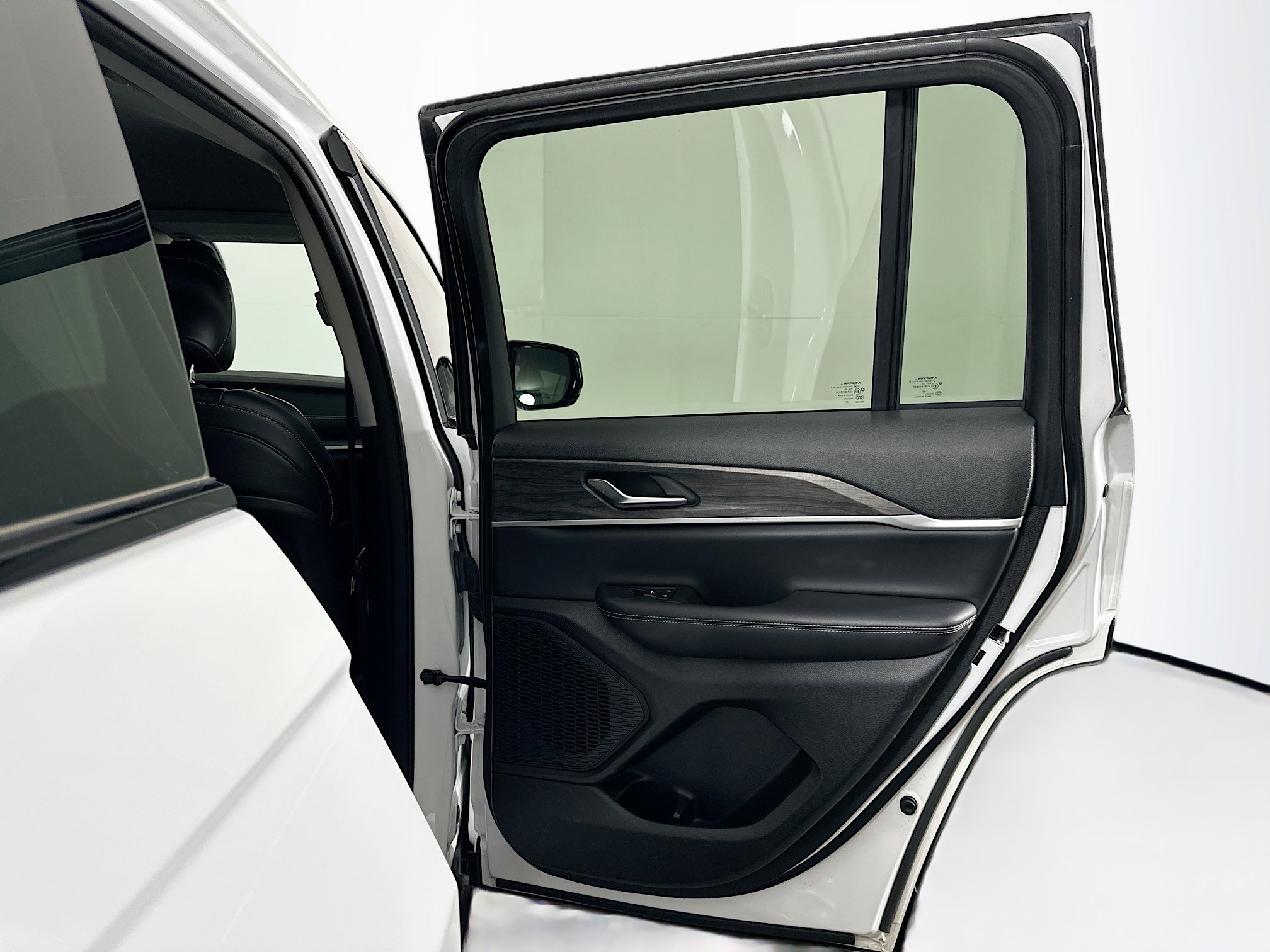 Used 2023 Jeep Grand Cherokee Limited w/ Trailer Tow Prep Group (B) image 31