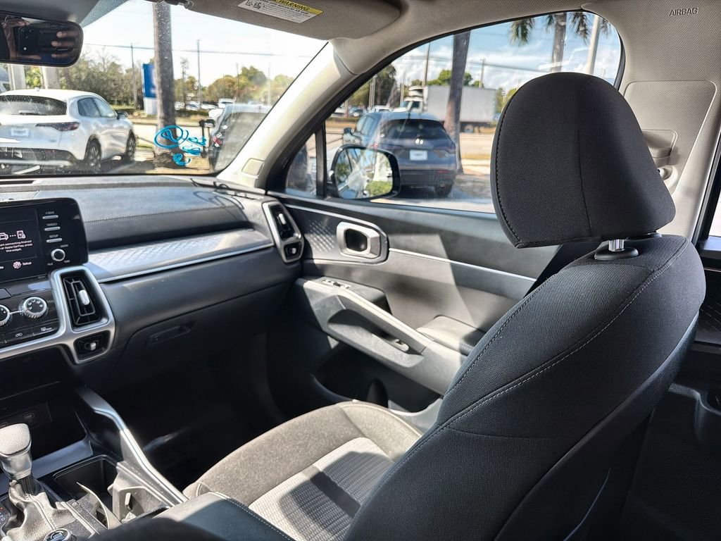 Used 2023 Kia Sorento LX image 11