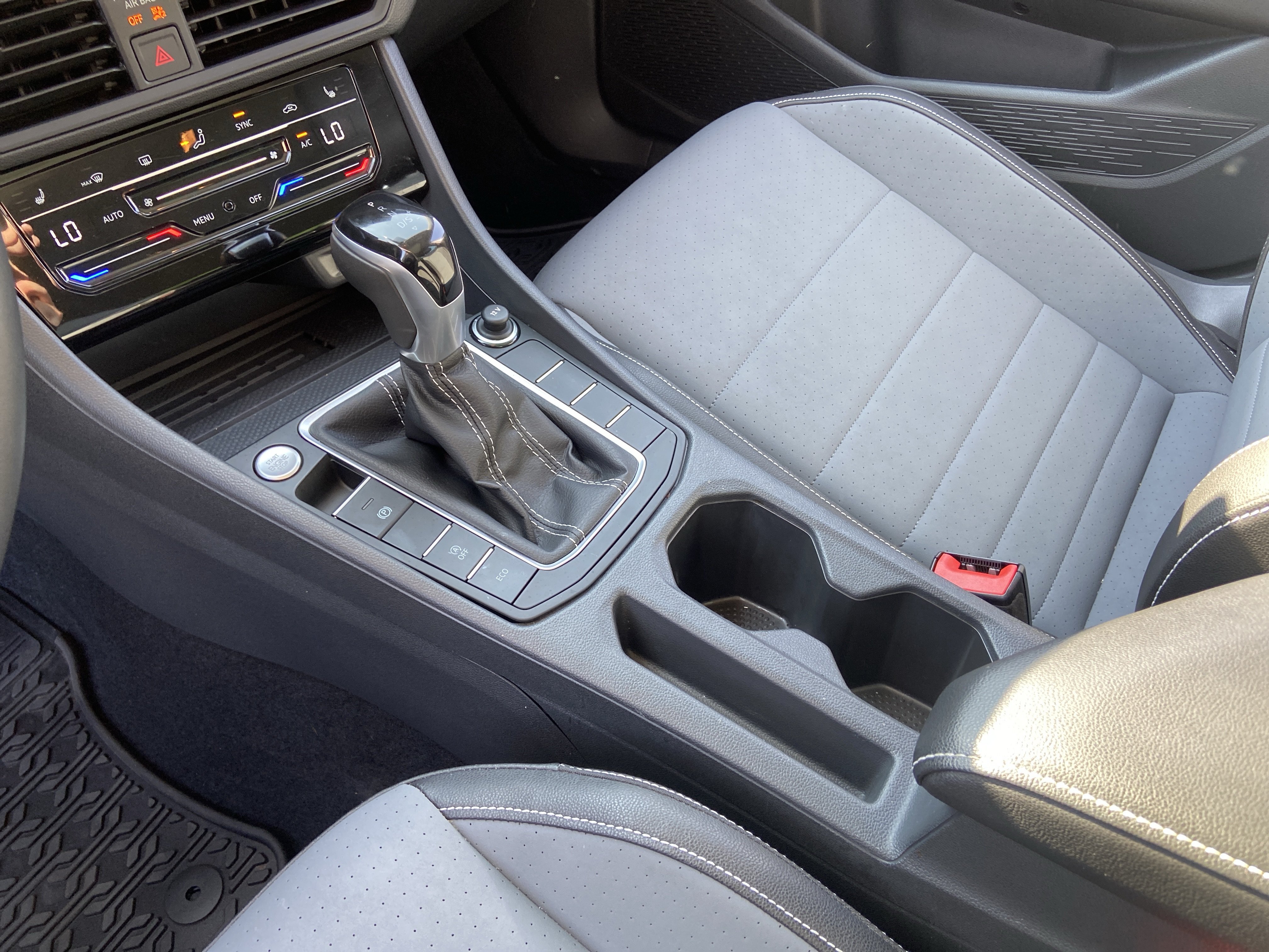 Used 2025 Volkswagen Jetta SE FWD image 15