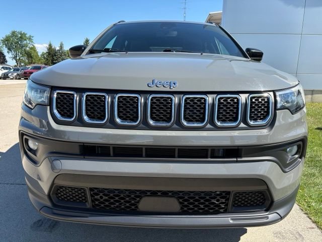 Used 2024 Jeep Compass Latitude AWD/4WD image 7