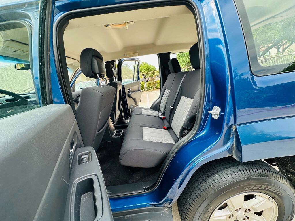 Used 2010 Jeep Liberty Sport image 15