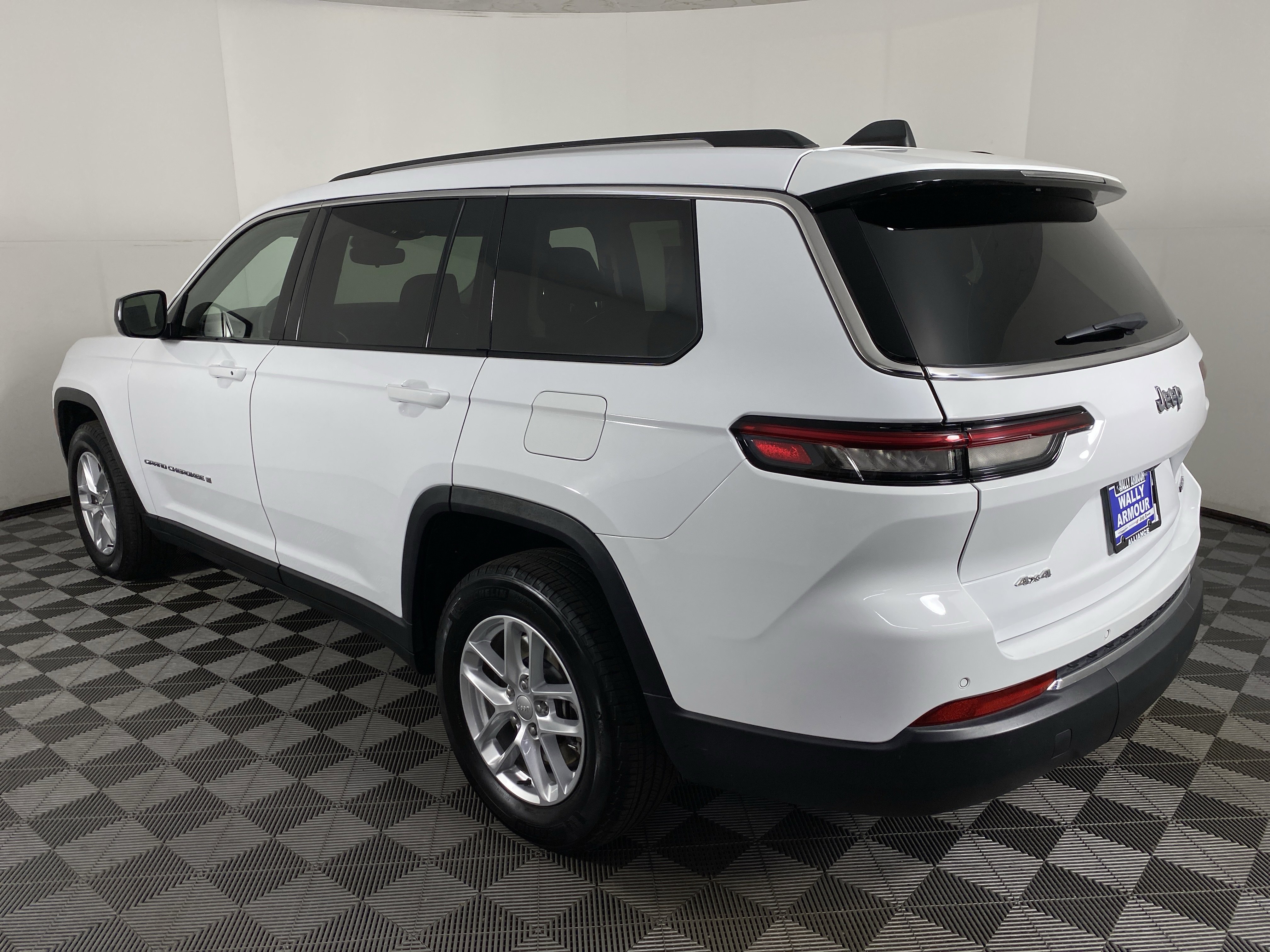 Used 2023 Jeep Grand Cherokee L Laredo w/ Luxury Tech Group I AWD/4WD image 10