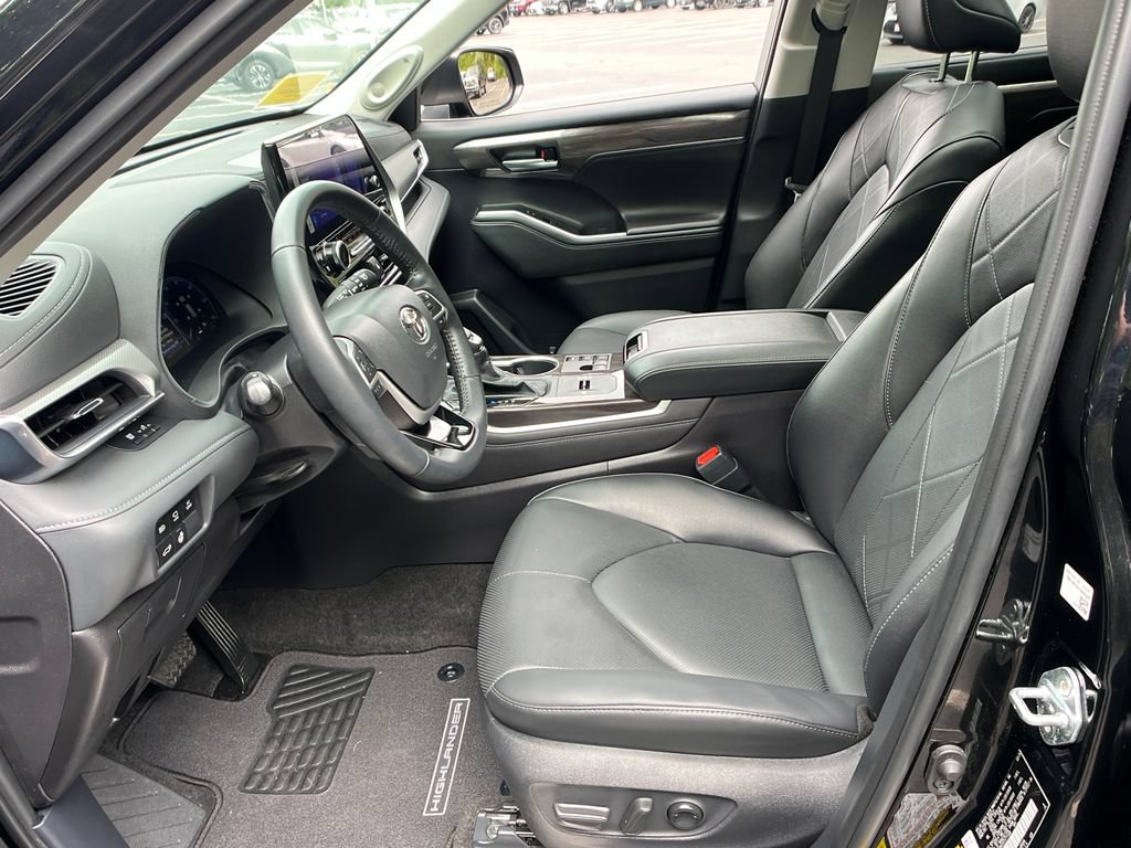 Used 2026 Toyota Highlander Platinum AWD/4WD image 9