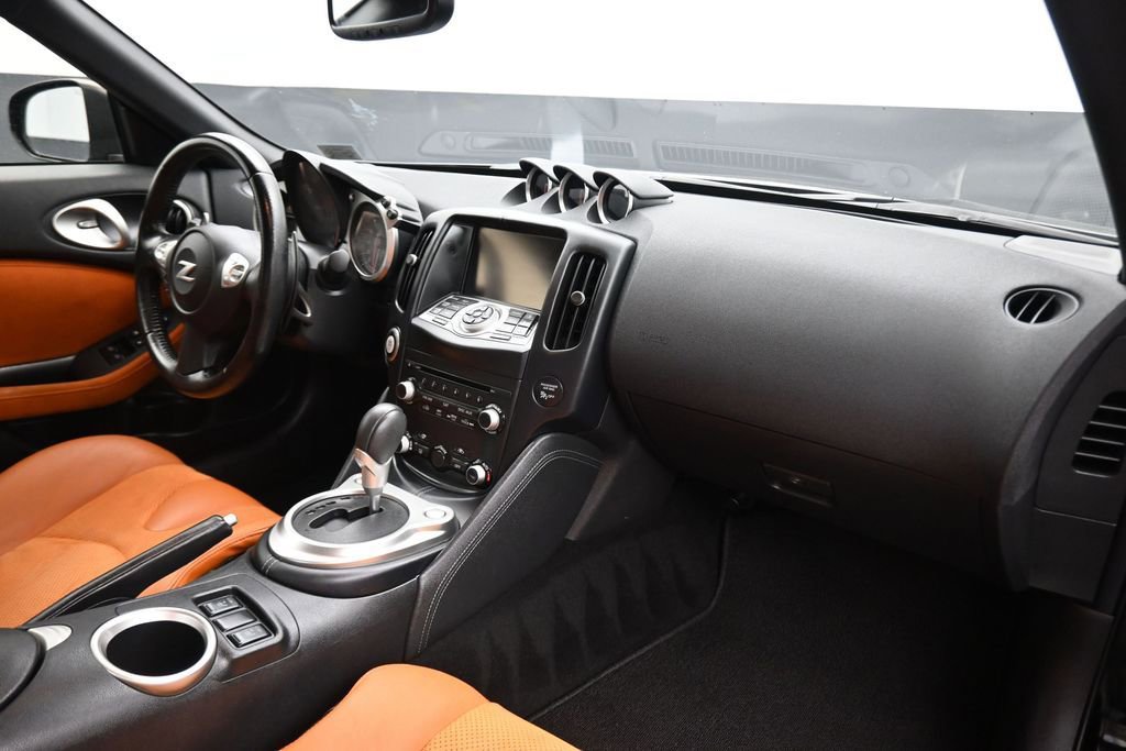 Used 2016 Nissan 370Z Touring RWD image 37