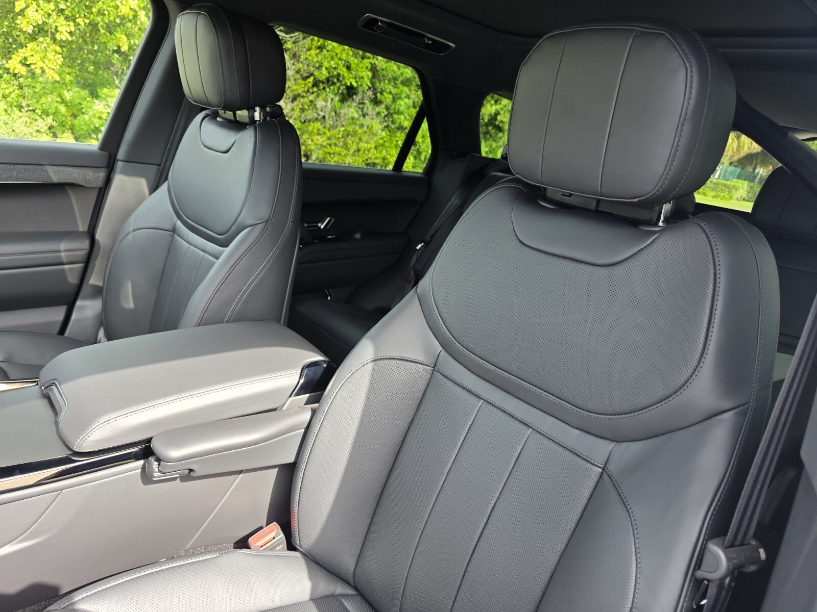 New 2026 Land Rover Range Rover Sport Dynamic SE AWD/4WD image 11