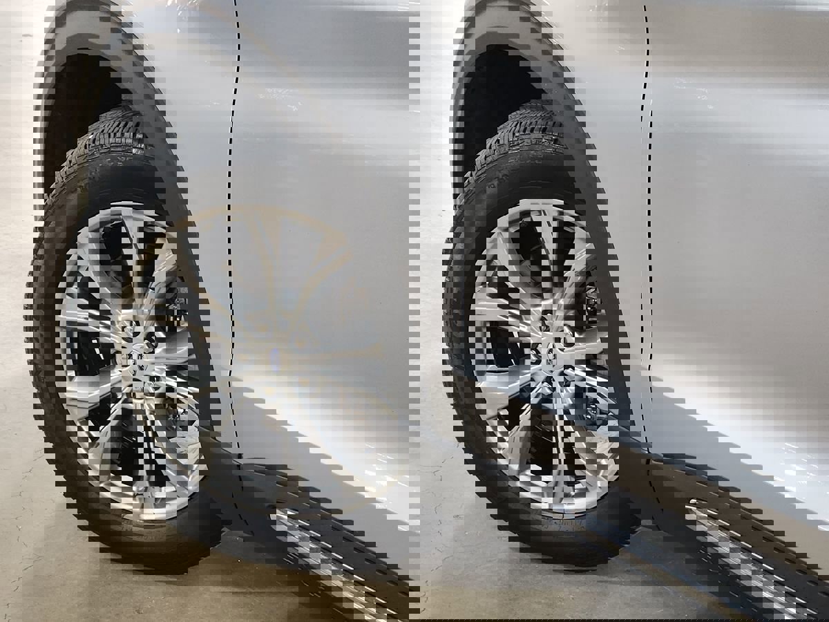 Used 2021 Ford Explorer XLT w/ Equipment Group 202A image 23