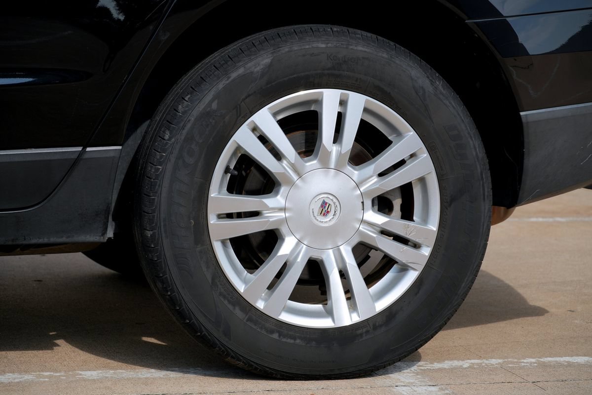 Used 2013 Cadillac SRX Luxury w/ Driver Awareness Package FWD image 27