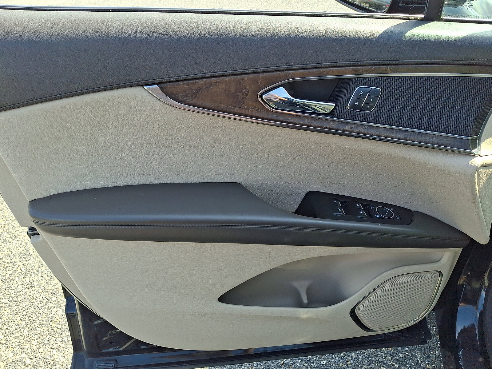 Used 2016 Lincoln MKX Reserve w/ Driver Assistance Package AWD/4WD image 12