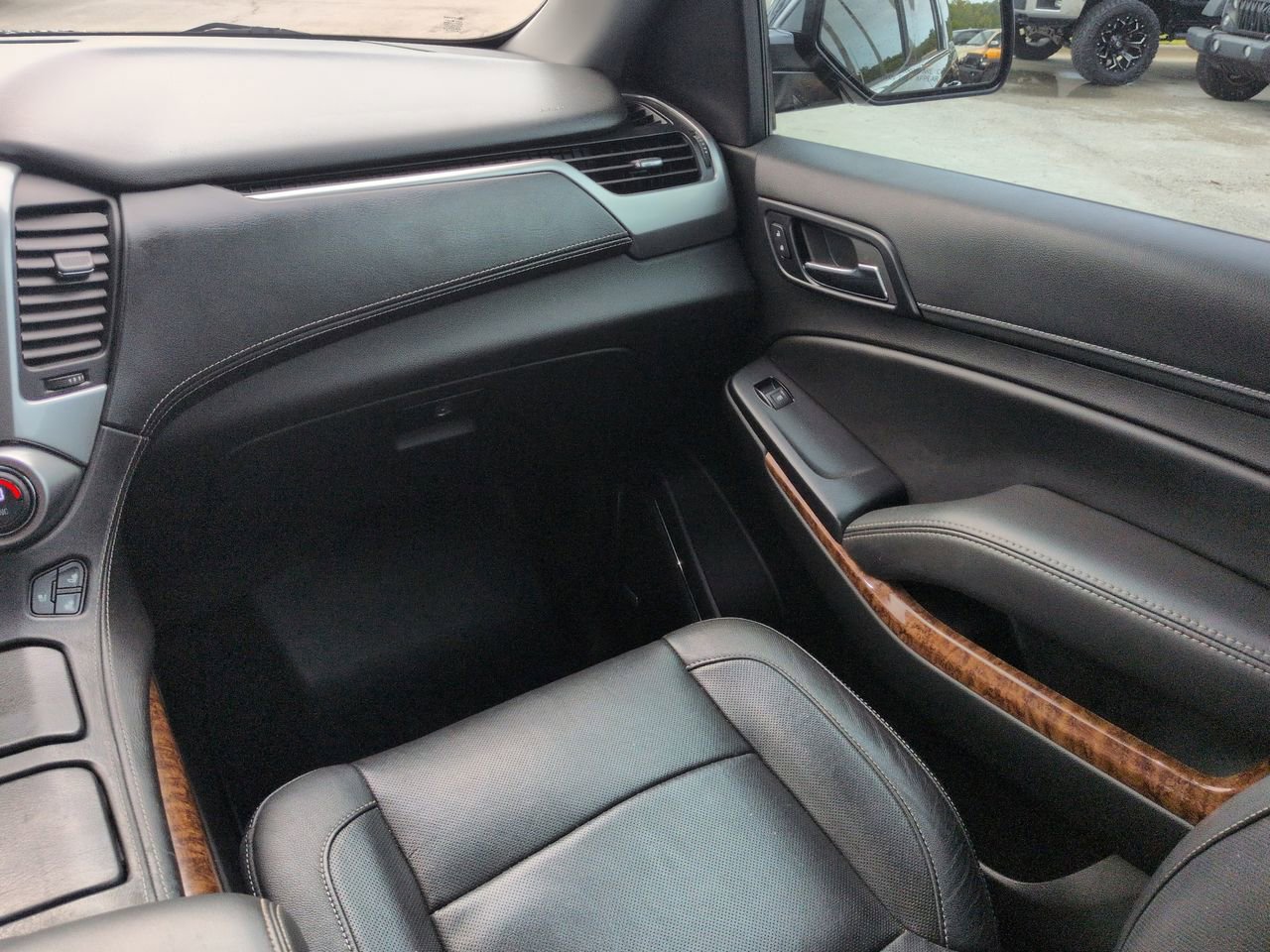 Used 2018 Chevrolet Tahoe Premier RWD image 16