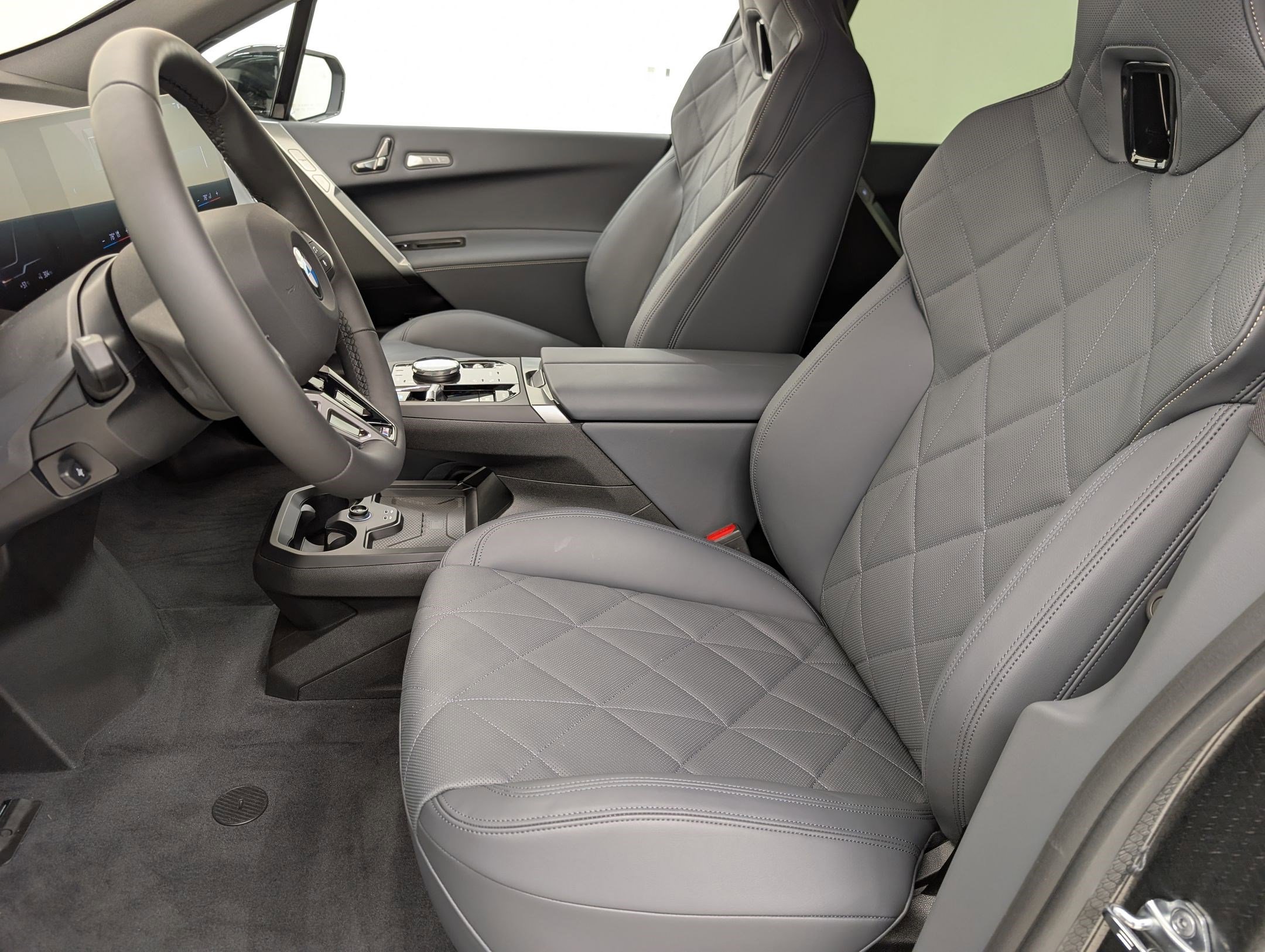 New 2026 BMW iX xDrive60 w/ M Sport Package image 5