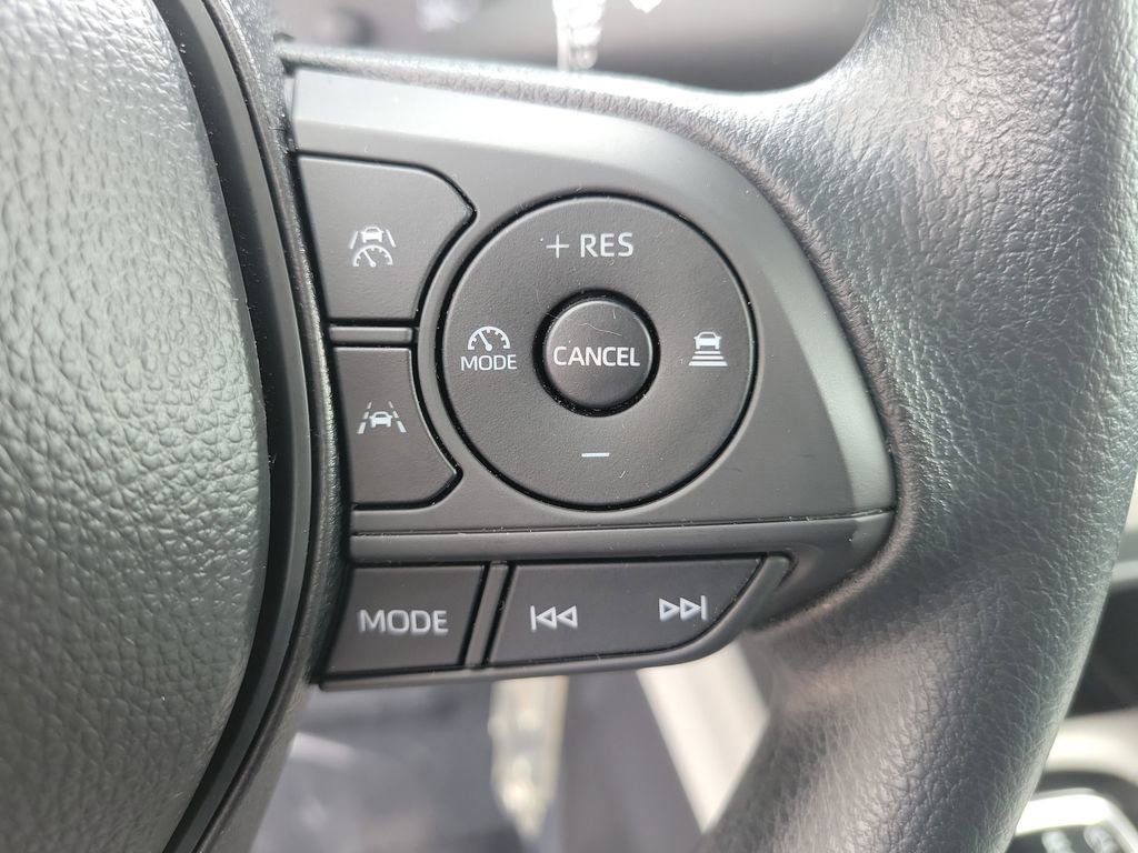 Used 2025 Toyota Corolla Cross L image 27