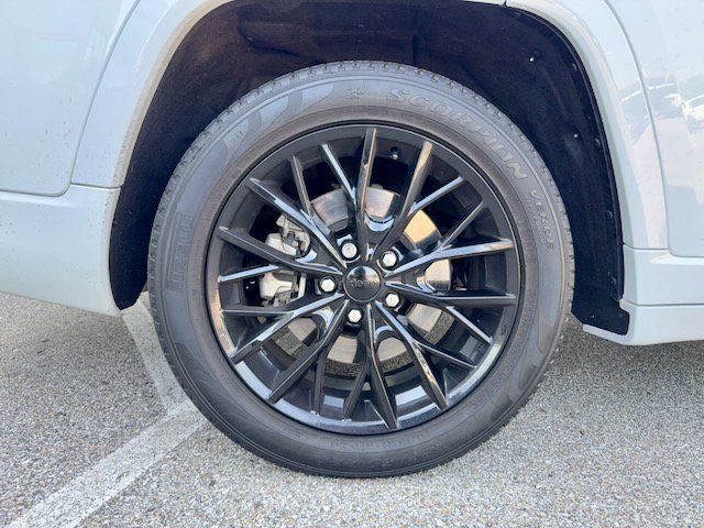 Used 2023 Jeep Grand Cherokee L Summit w/ Luxury Tech Group V AWD/4WD image 36