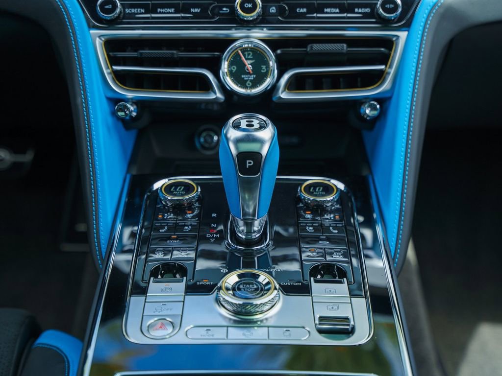 Used 2025 Bentley Flying Spur Plug-In Hybrid AWD/4WD image 18