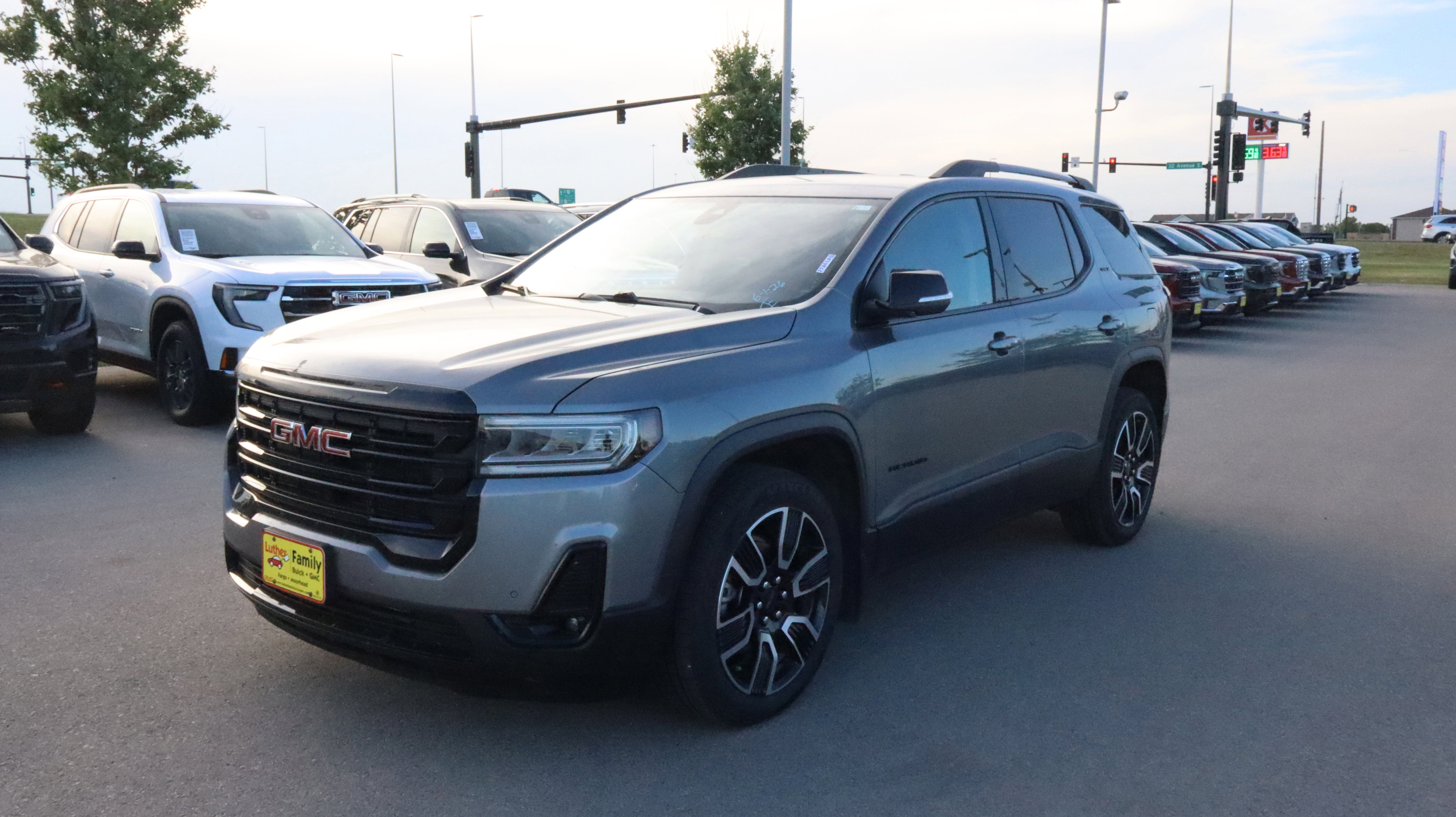 Used 2021 GMC Acadia SLT w/ Elevation Edition AWD/4WD image 3