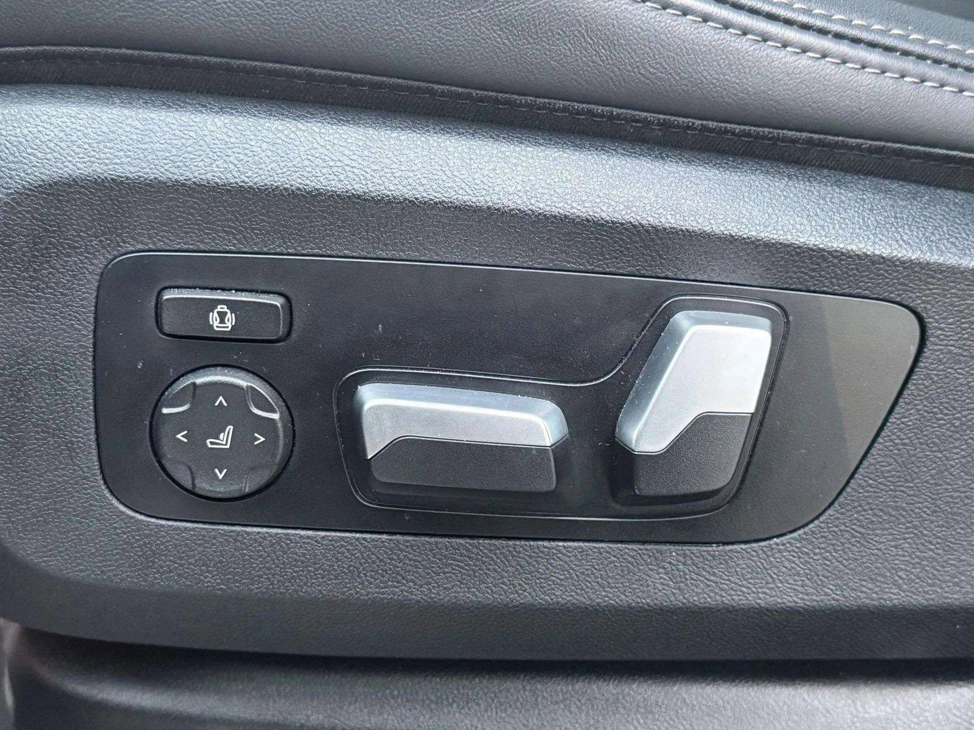 Used 2024 BMW X5 xDrive40i w/ M Sport Package image 25