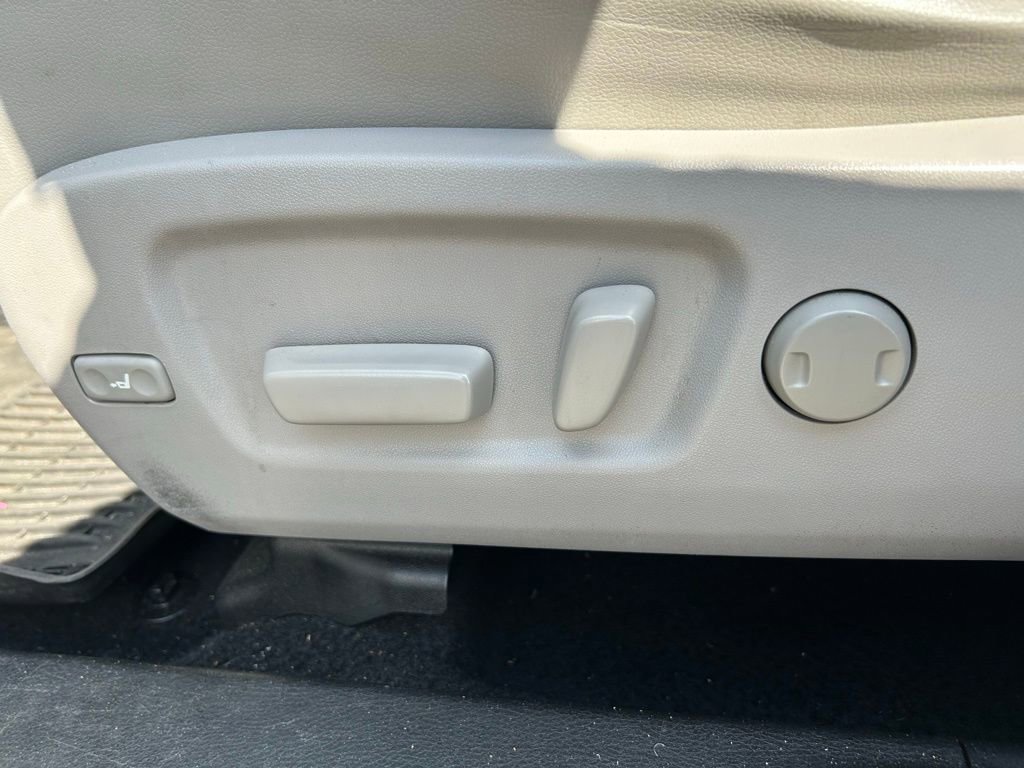 Used 2018 Toyota Highlander XLE FWD image 17