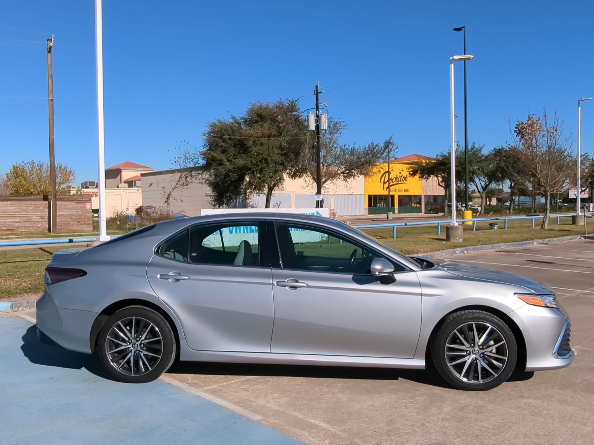 Used 2023 Toyota Camry XLE image 2