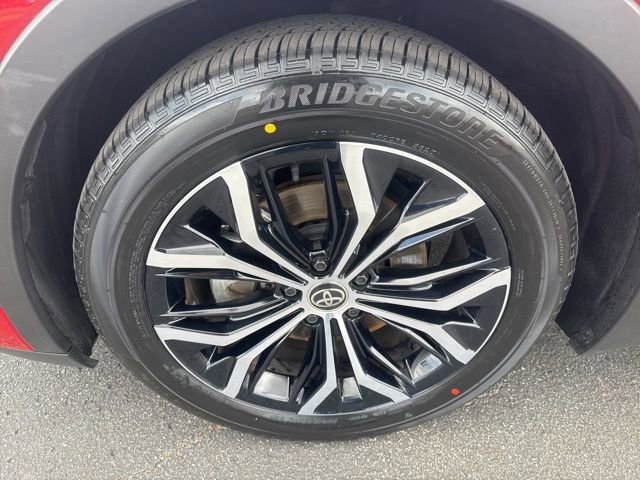 Used 2023 Toyota Crown Limited image 12