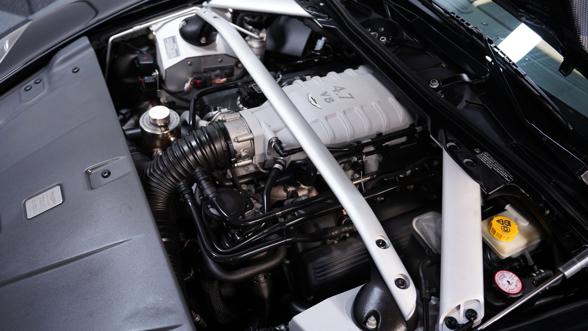 Used 2009 Aston Martin V8 Vantage V8 image 27