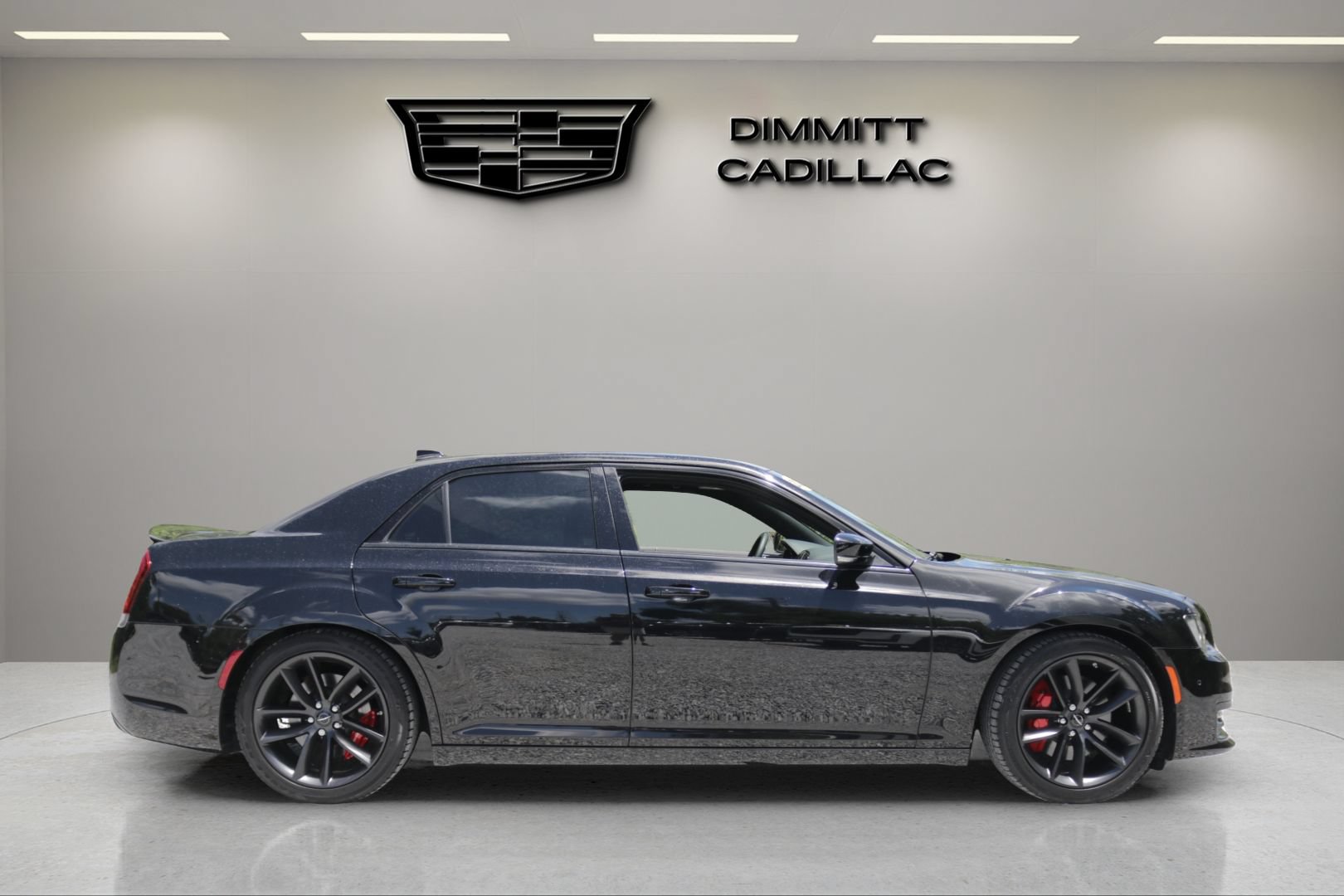 Used 2023 Chrysler 300 C RWD image 4