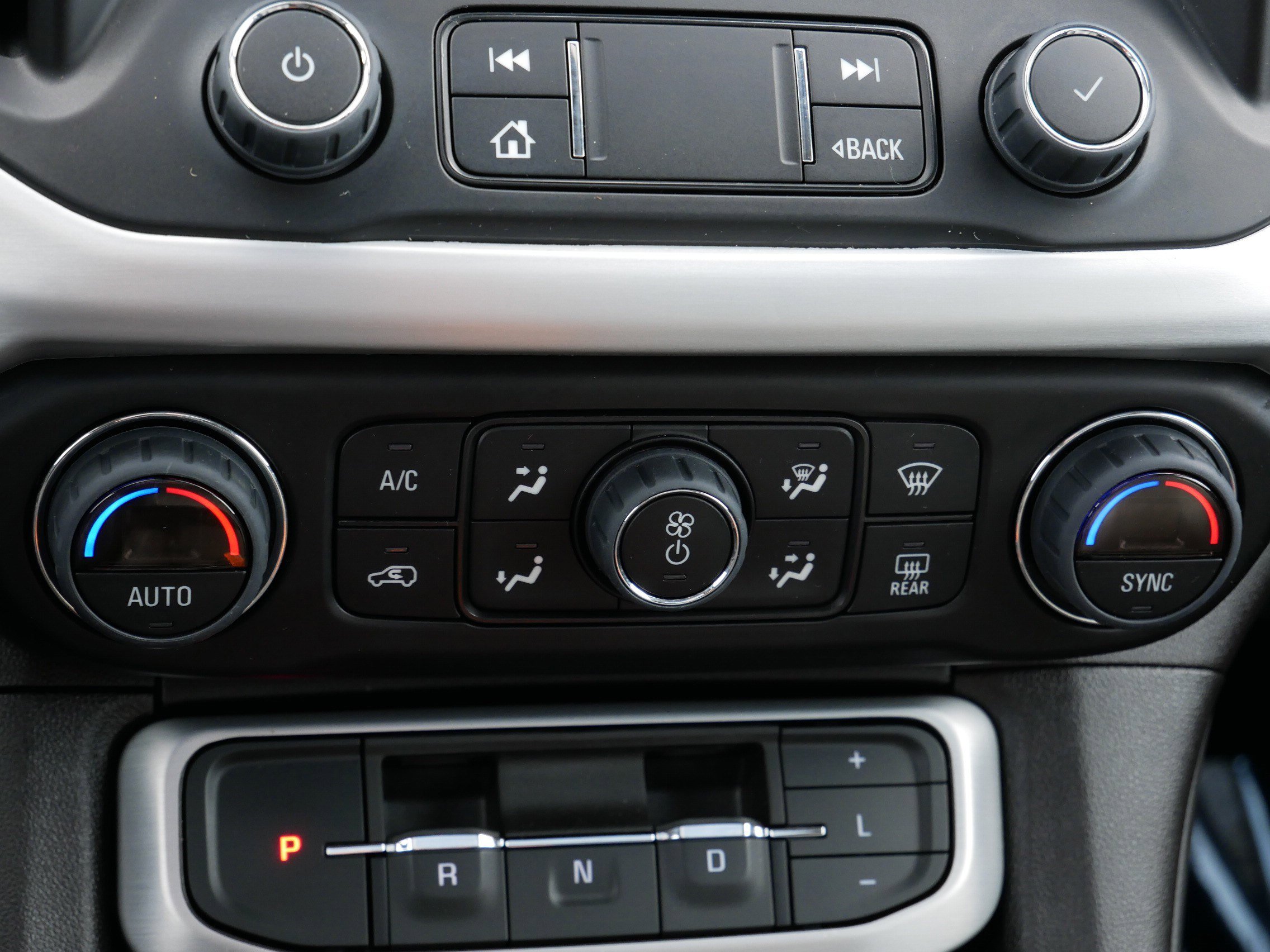 Used 2023 GMC Acadia SLT w/ Preferred Package image 24