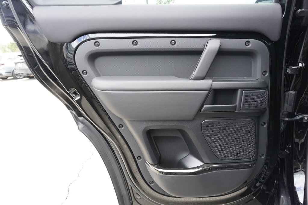 New 2026 Land Rover Defender 110 OCTA AWD/4WD image 28