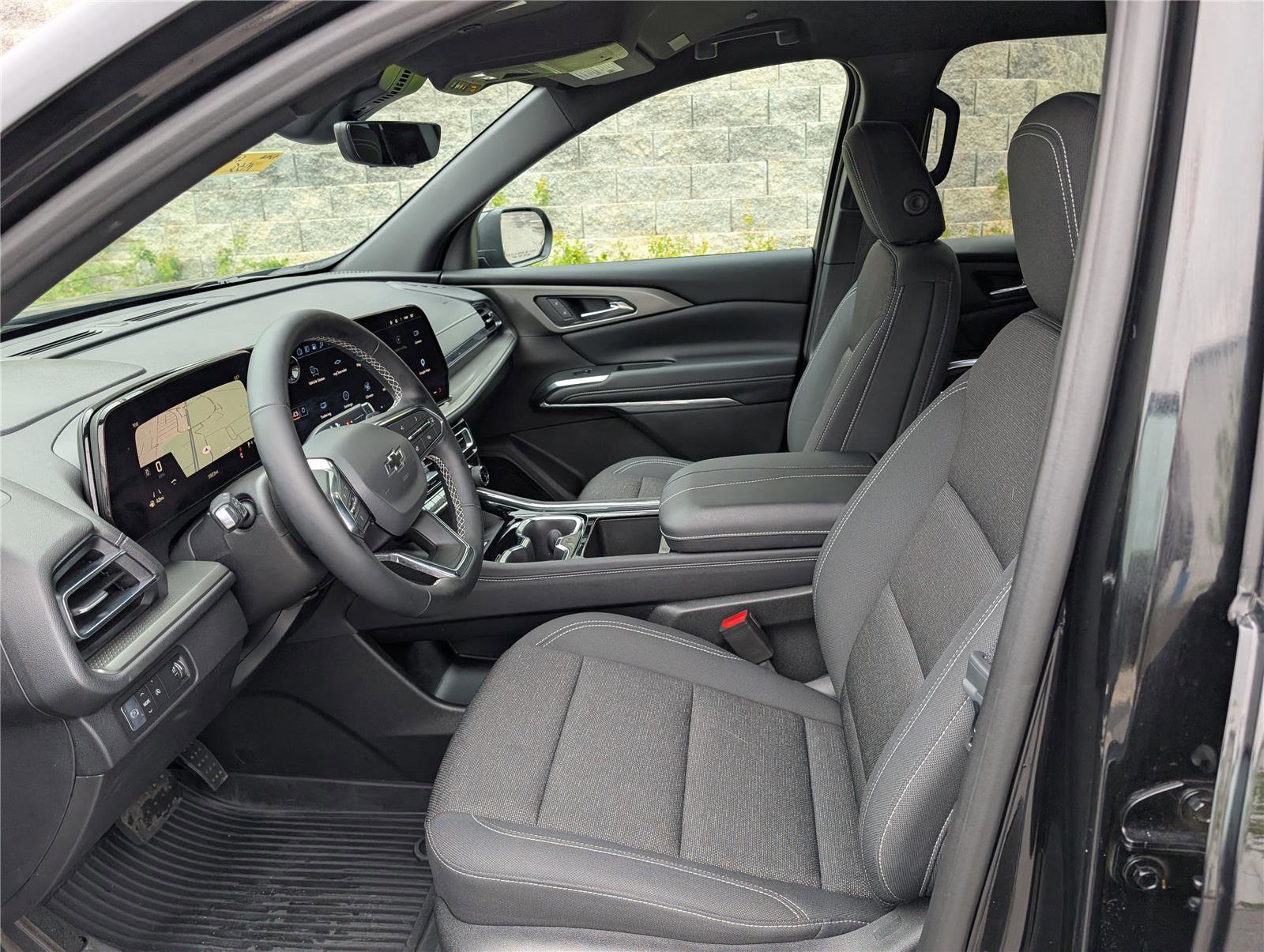 Used 2026 Chevrolet Traverse LT w/ Midnight/Sport Edition FWD image 16