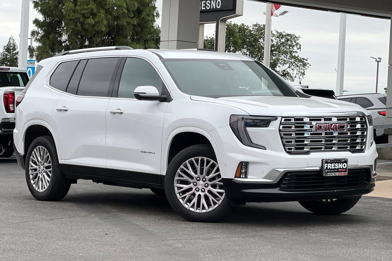 New 2026 GMC Acadia Denali w/ Super Cruise Package FWD image 2