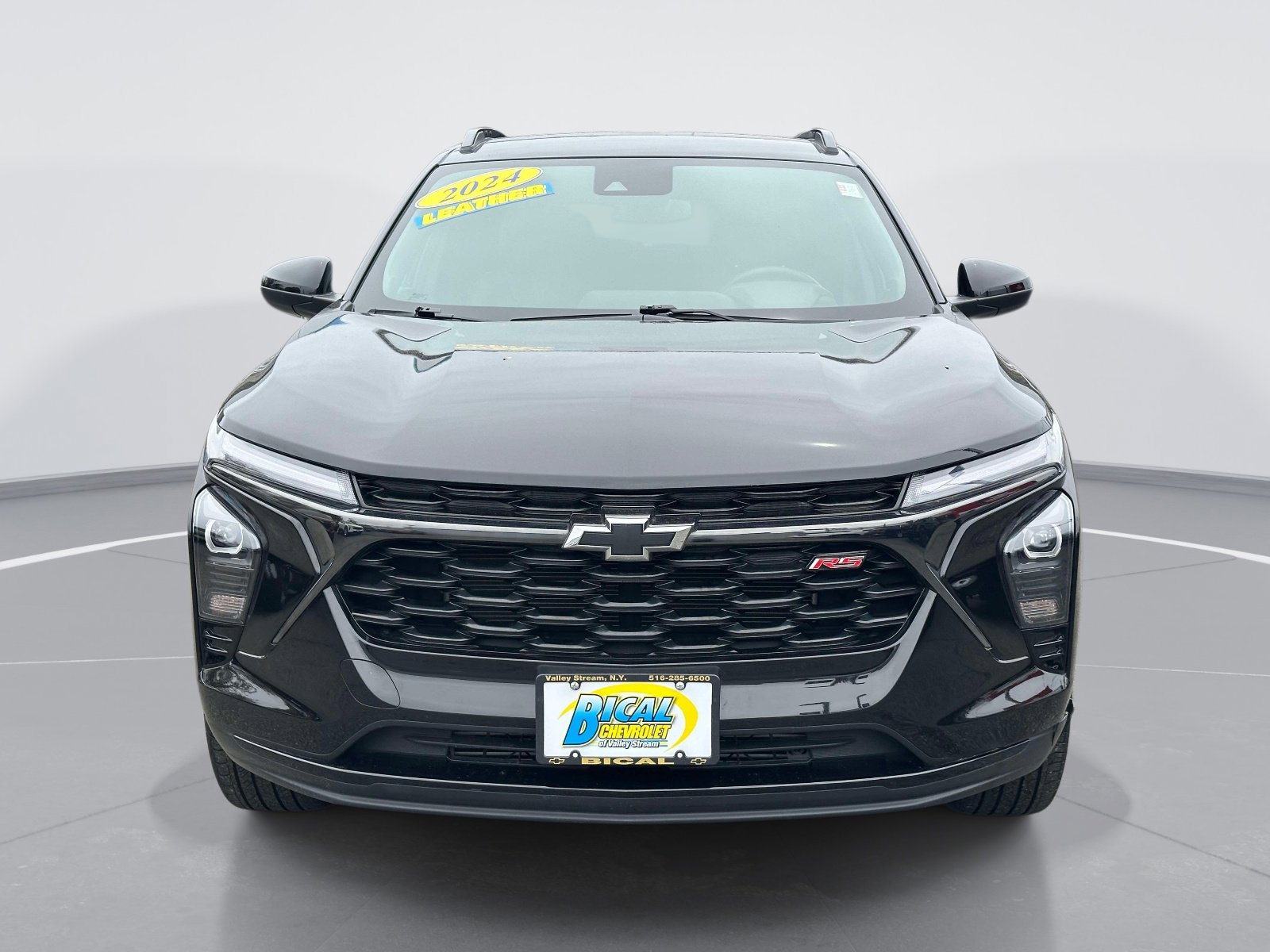 Used 2024 Chevrolet Trax RS w/ Driver Confidence Package FWD image 2
