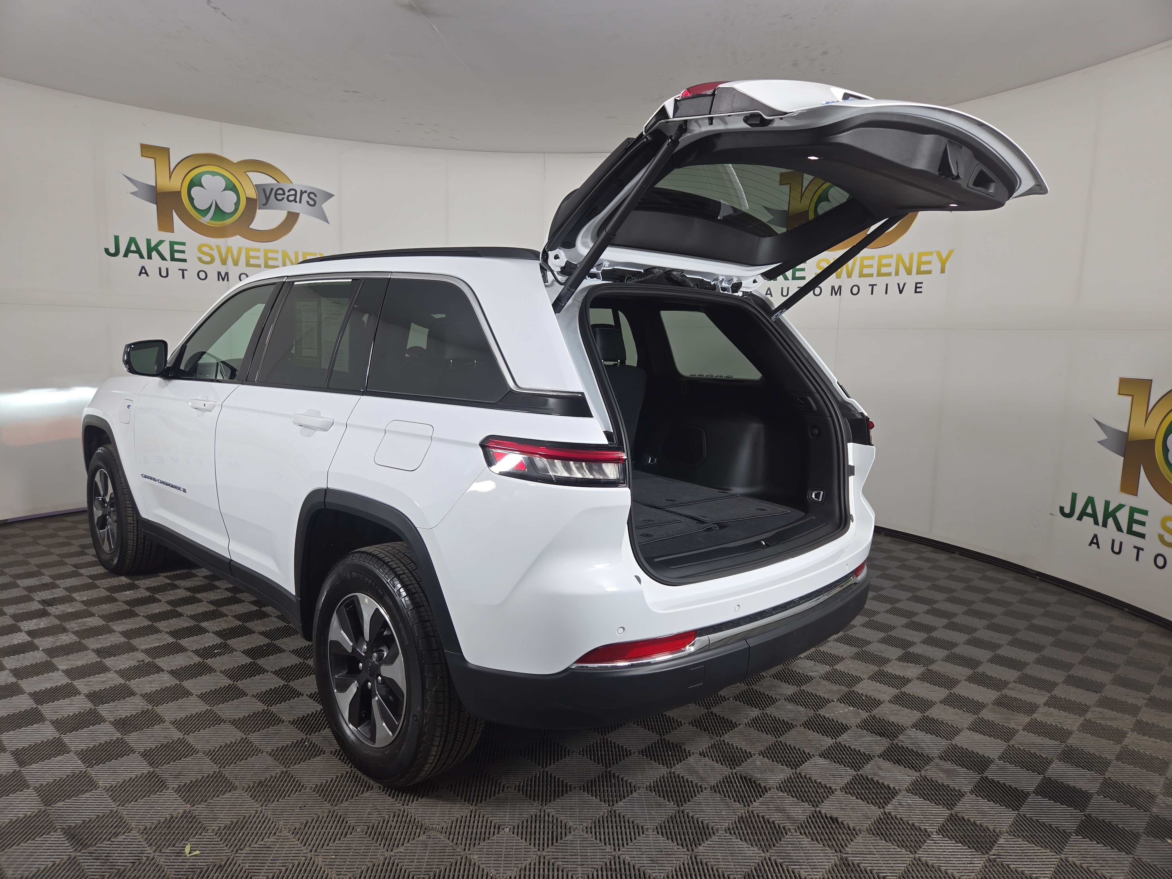 Certified 2025 Jeep Grand Cherokee Limited 4xe AWD/4WD image 35