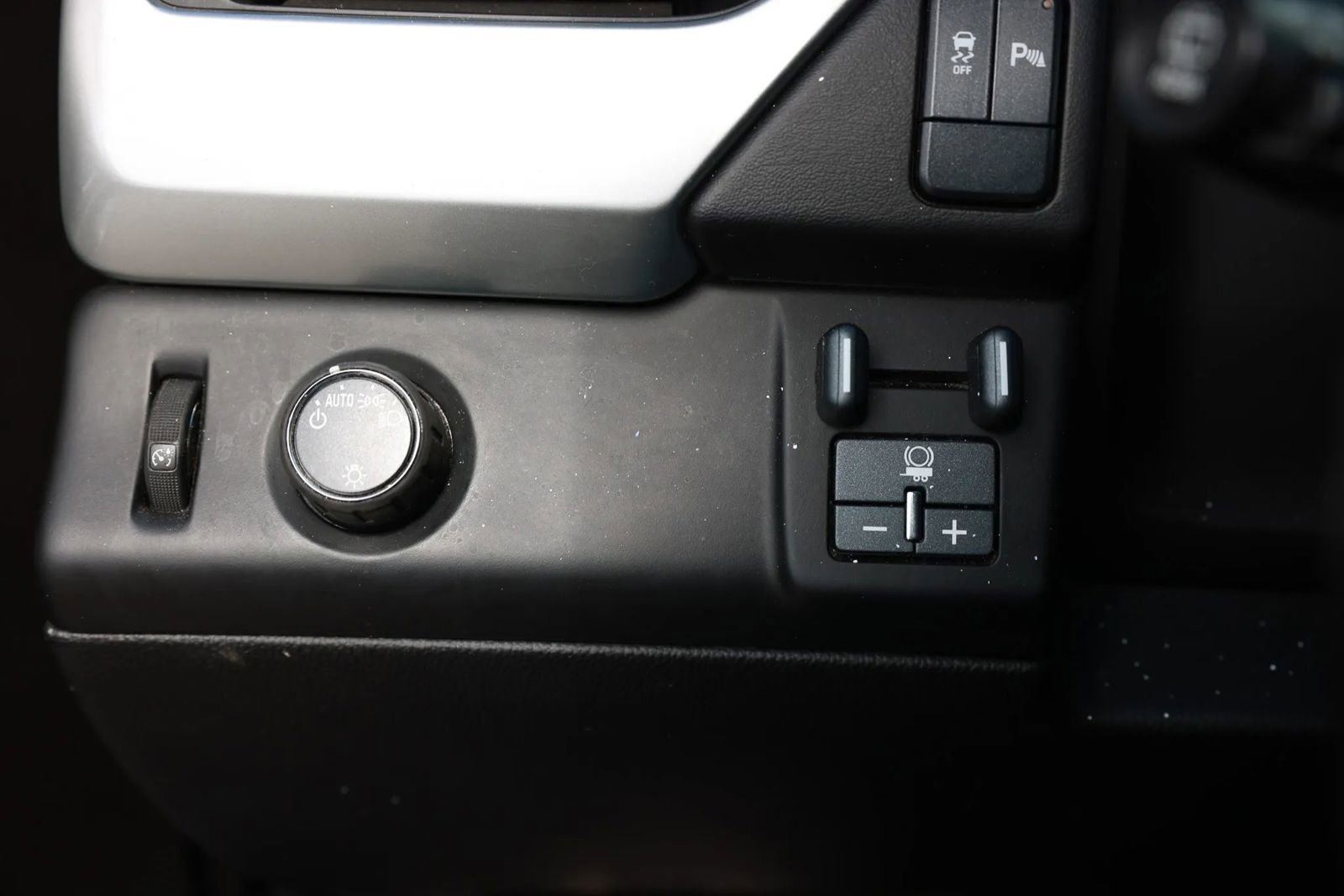 Used 2015 Chevrolet Suburban LS w/ Max Trailering Package image 42