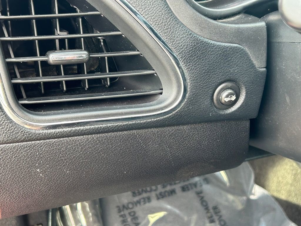 Used 2011 Chrysler 200 Touring FWD image 18