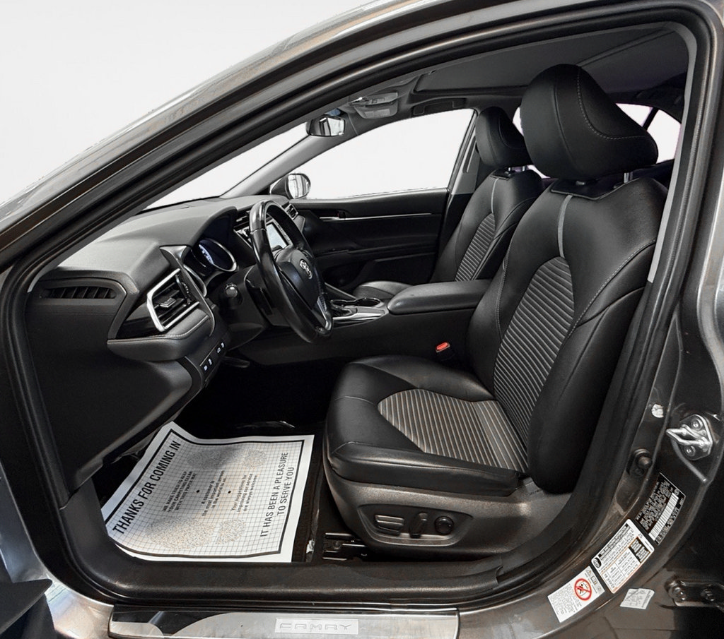 Used 2018 Toyota Camry SE w/ Moonroof Package FWD image 12