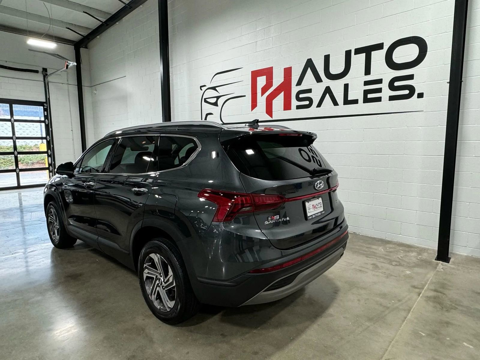 Used 2023 Hyundai Santa Fe SEL image 2